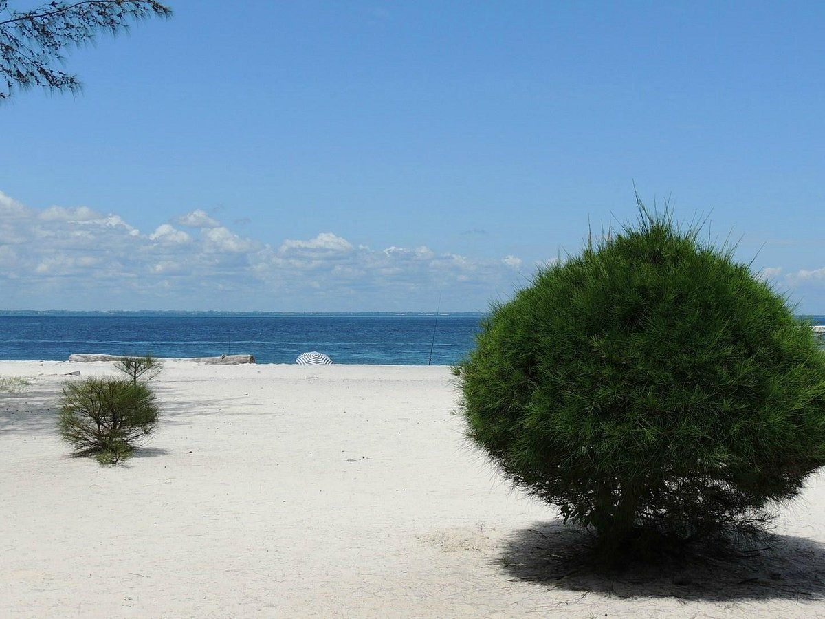Pointe Denis Beach